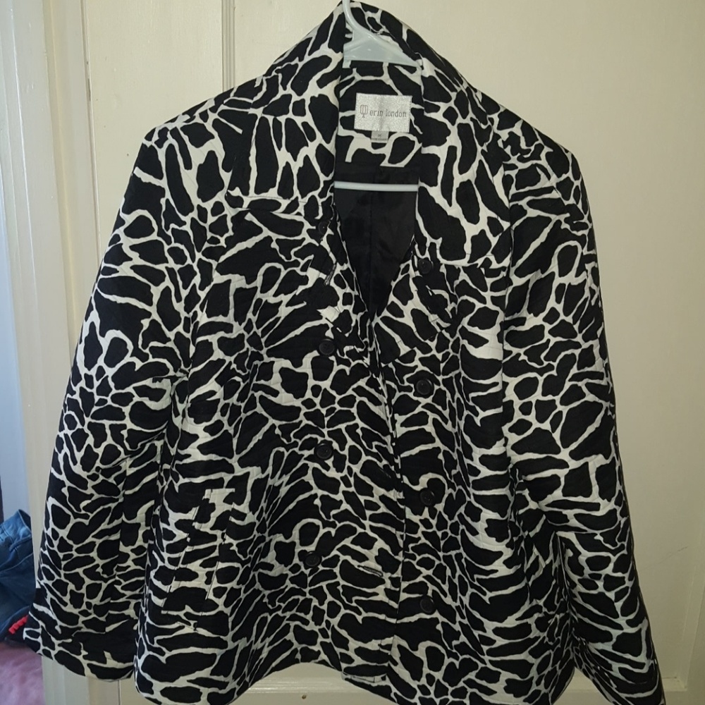 🎈🎈🎈Black White coat